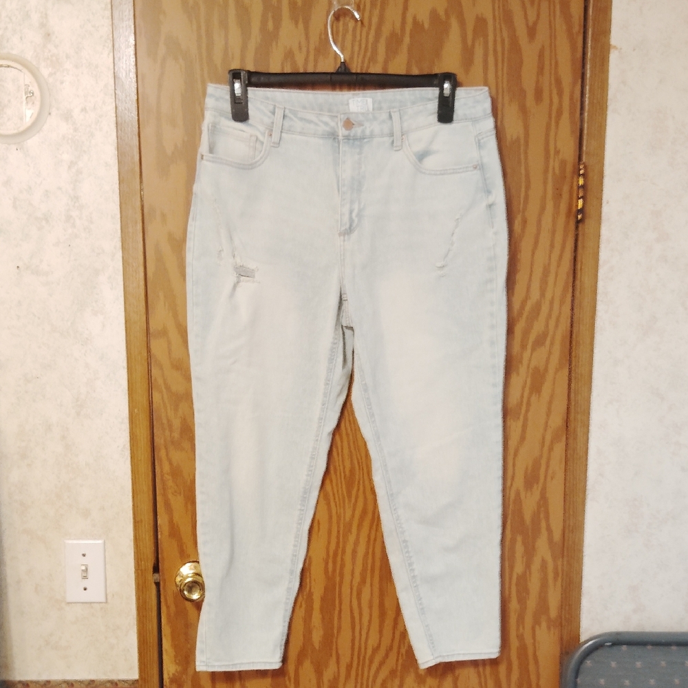 Time and Tru Light Wash High-Rise Jeans - Pale Blue